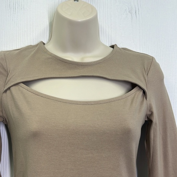 H&M - NWT Cut Out Thong Snap Closure Round Neck Long Sleeve Bodysuit Size Small - Picture 4 of 12